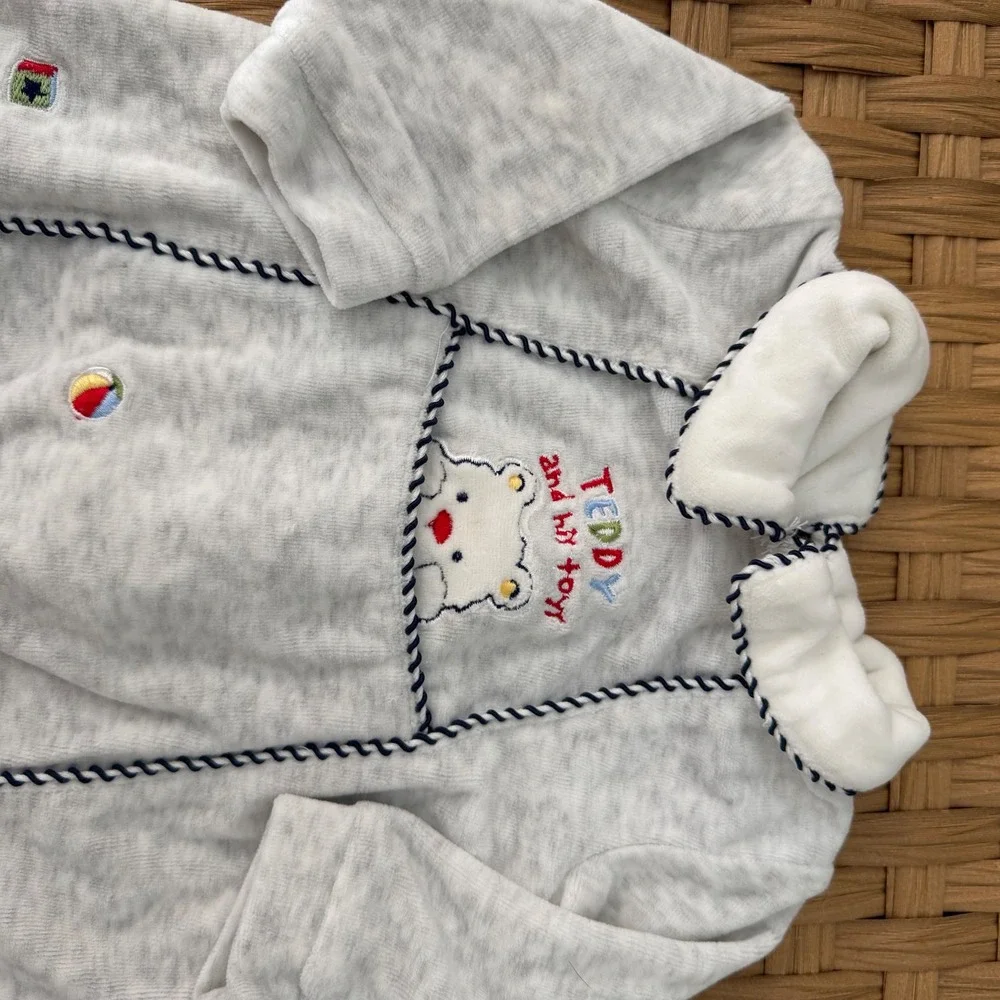 Vintage Baby Gray Velour Teddy Bear Embroidered Footed Sleeper 0-3M Peter Collar
